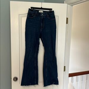 Abercrombie & Fitch The Vintage Flare High Rise - Curvy Love style. Dark wash.